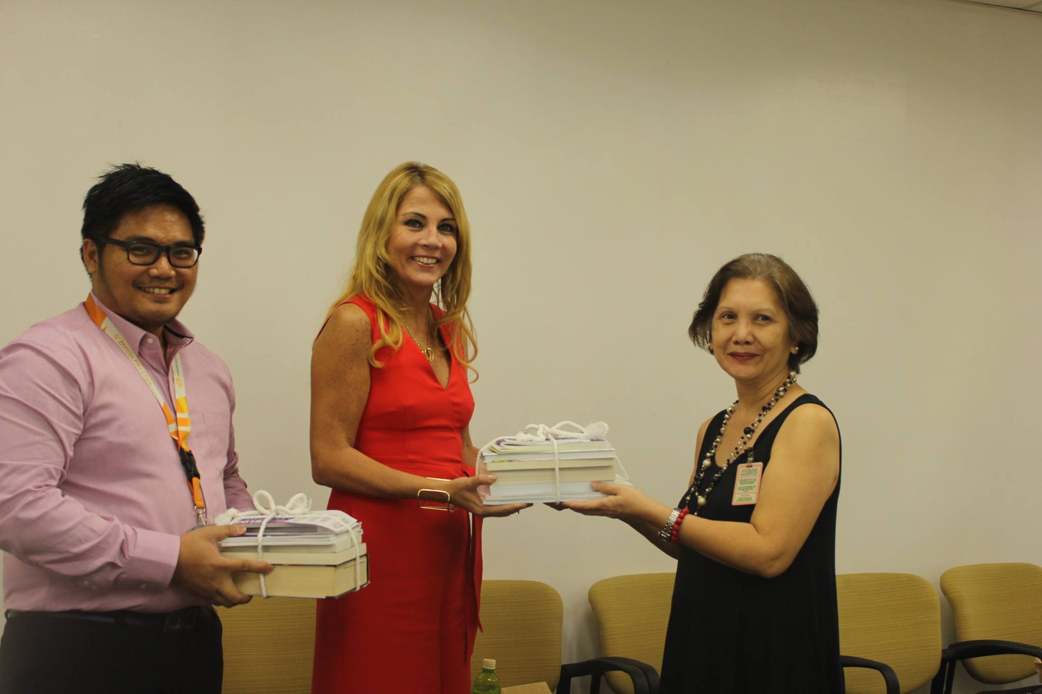 UP CWGS Receives Books from Thomson Reuters-Manila